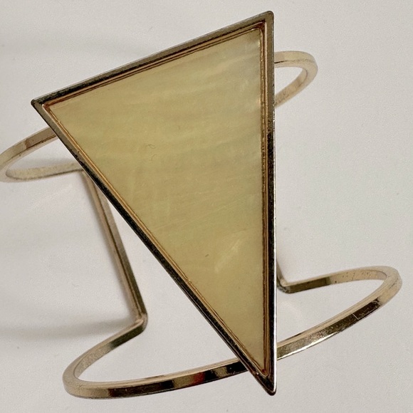 Triangular Design Cuff Bracelet - Picture 4 of 8